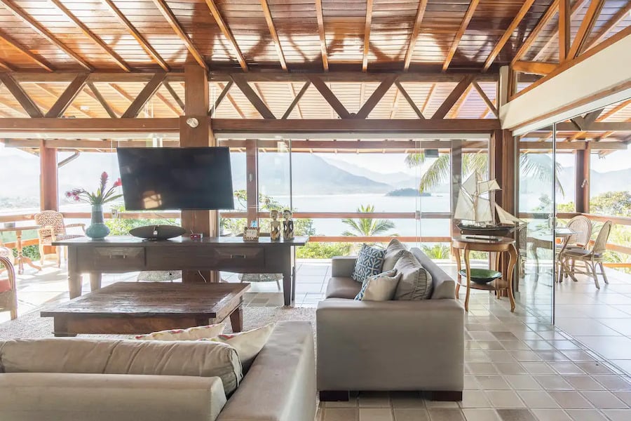 casa-com-piscina-e-hidromassagem-em-ubatuba.jpg