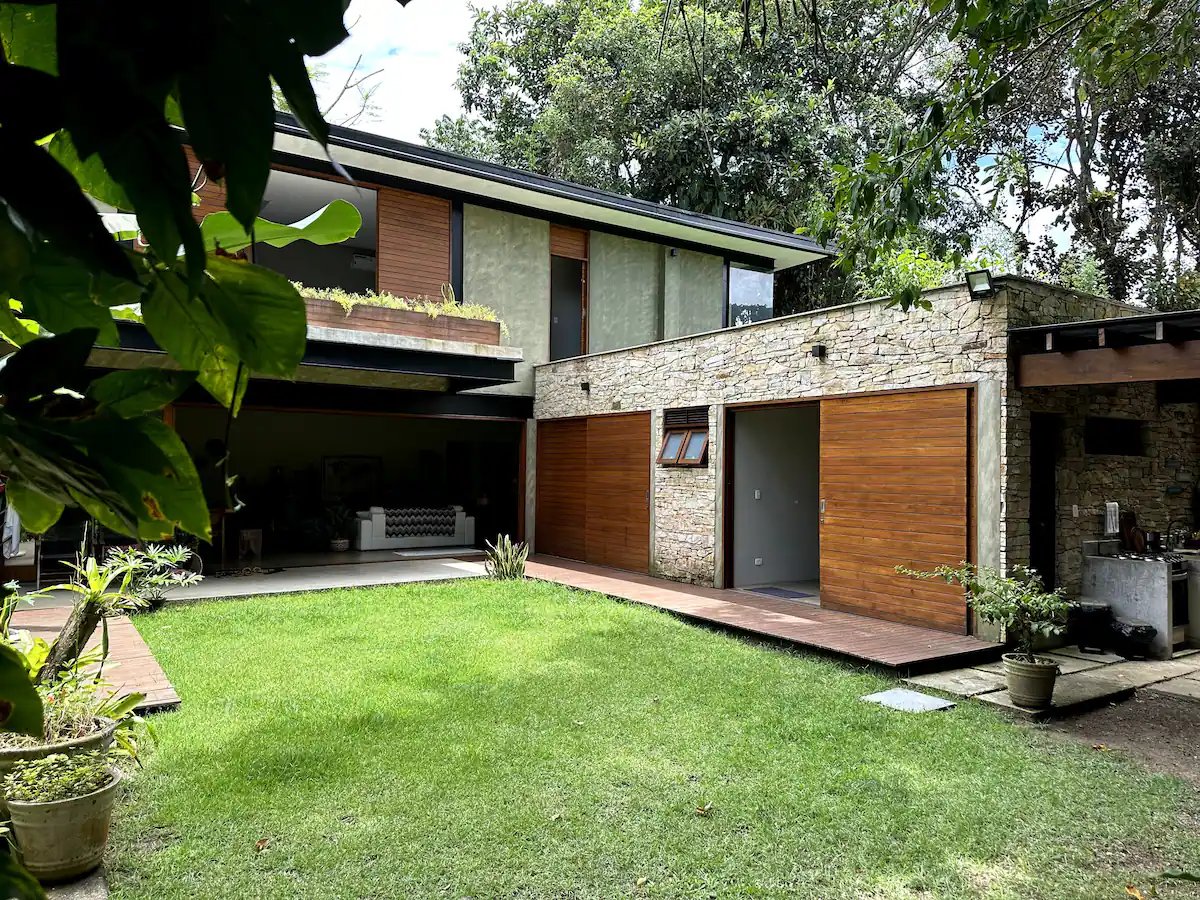 casa-linda-e-sustentavel-em-ubatuba.webp