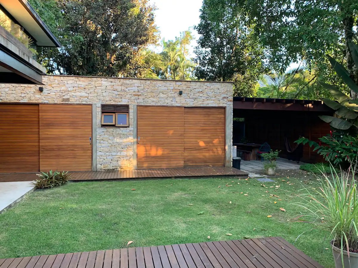 casa-linda-e-sustentavel-em-itamambuca.webp