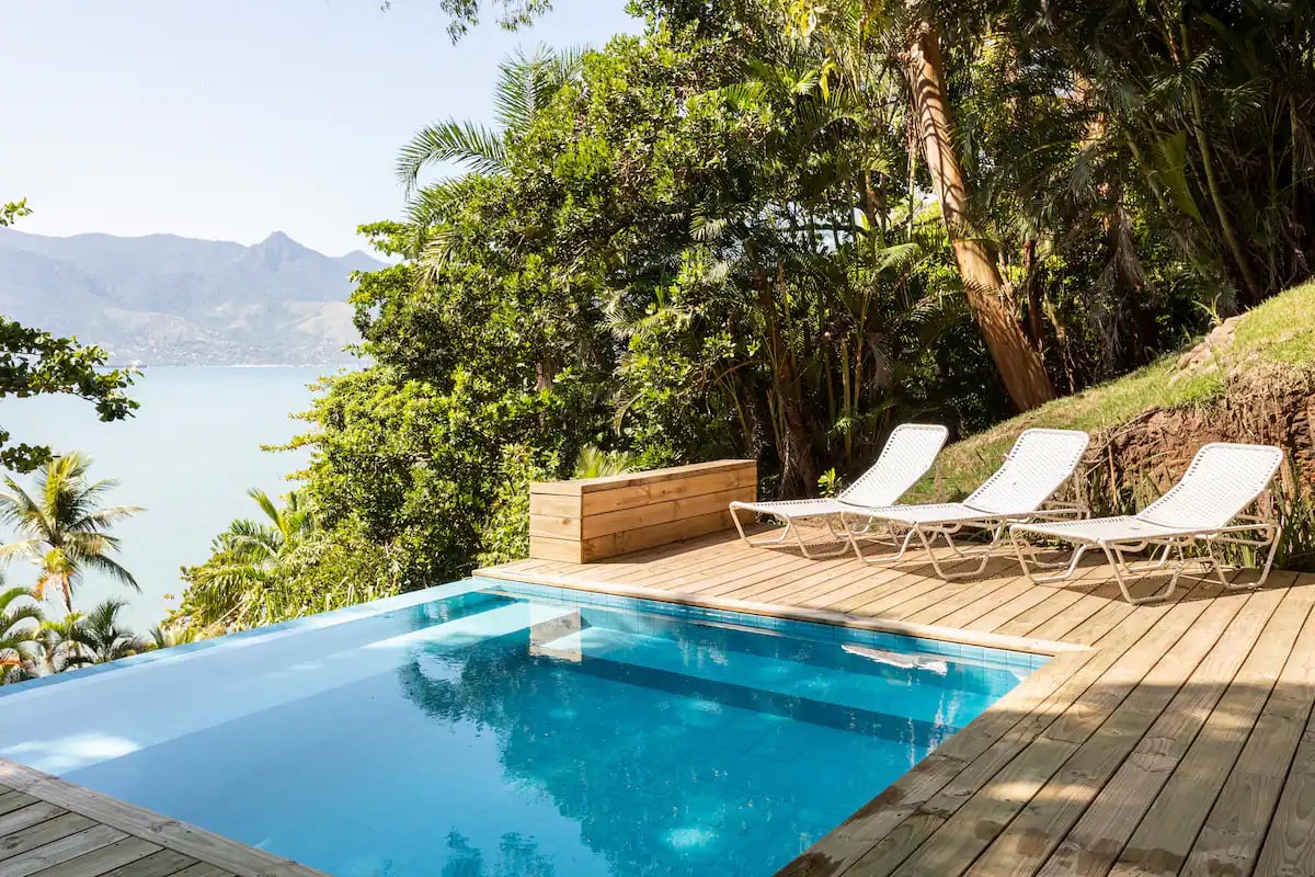 casa-em-frente-a-praia.webp