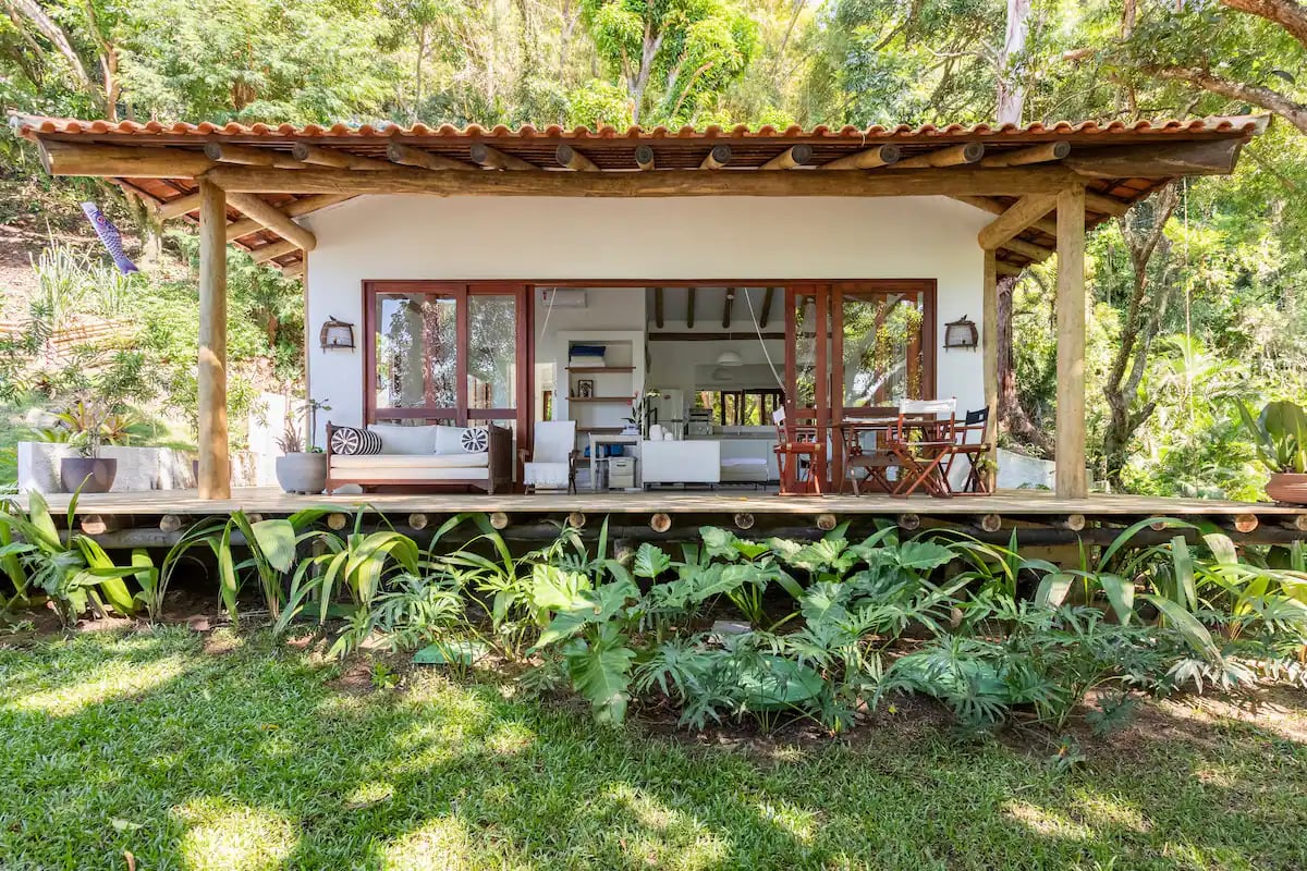 casa-pe-na-areia-em-sao-sebastiao.webp
