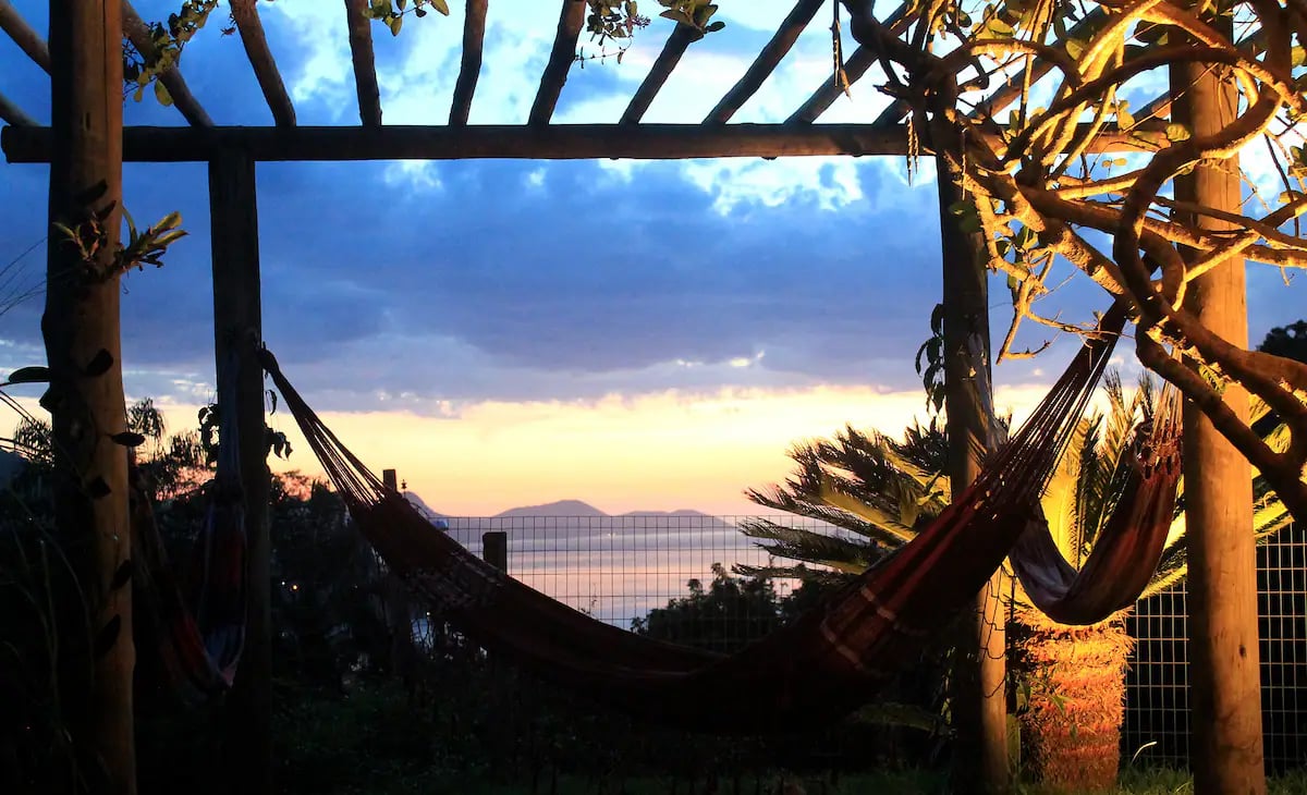 casa-em-angra-dos-reis.webp