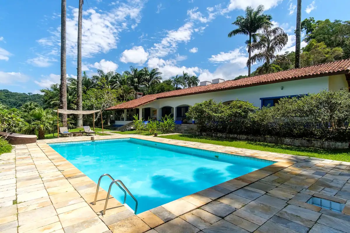 casa-em-ubatuba-1.webp