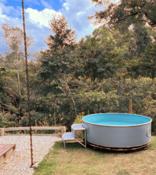 jacuzzi-cabana-into-the-wild.png