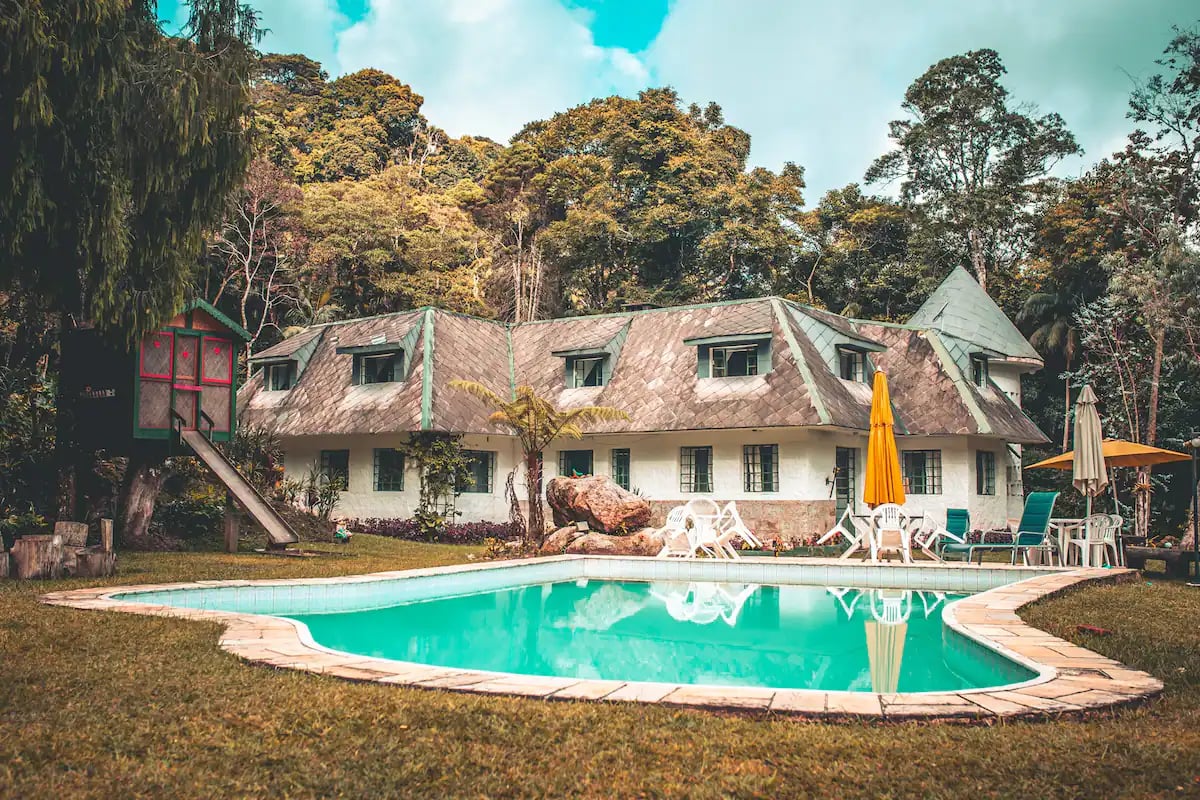 casa-de-campo-em-fazenda-inglesa.webp
