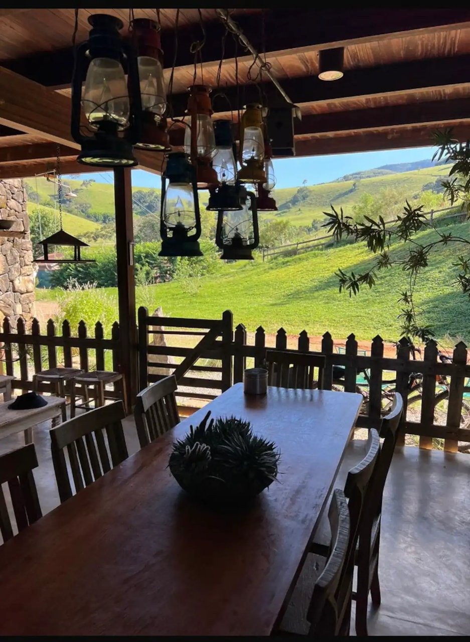 casa-de-pedra-na-represa-joanopolis.webp