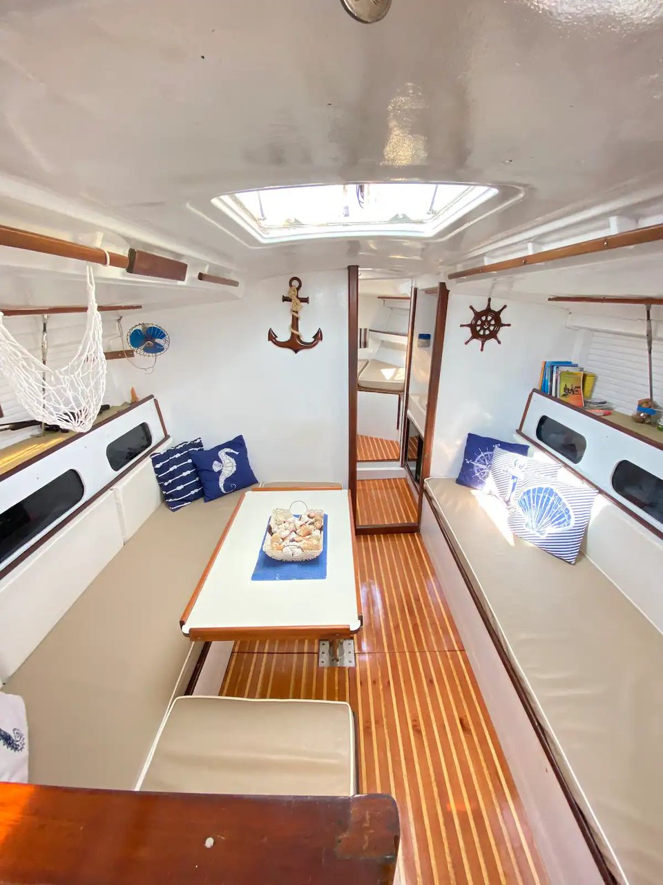 barco-em-ubatuba.webp