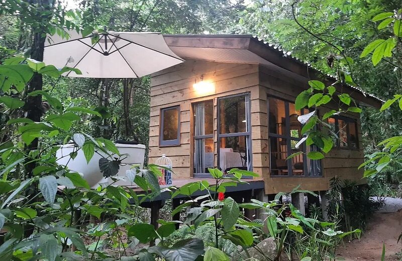 cabana-perto-do-rio.jpeg