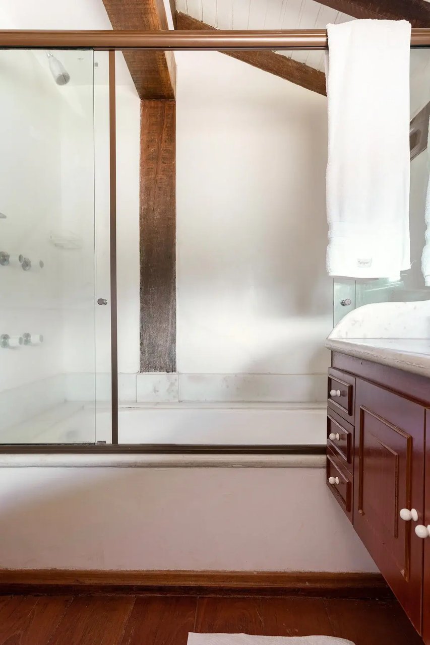casa-com-piscina-1.webp