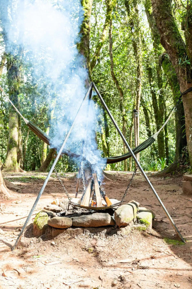 fogueira-cabana-na-arvore.jpg