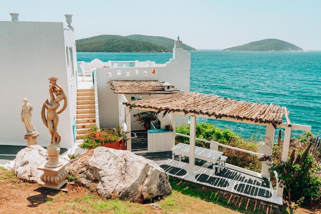 casa-grega-em-arraial-do-cabo.jpeg