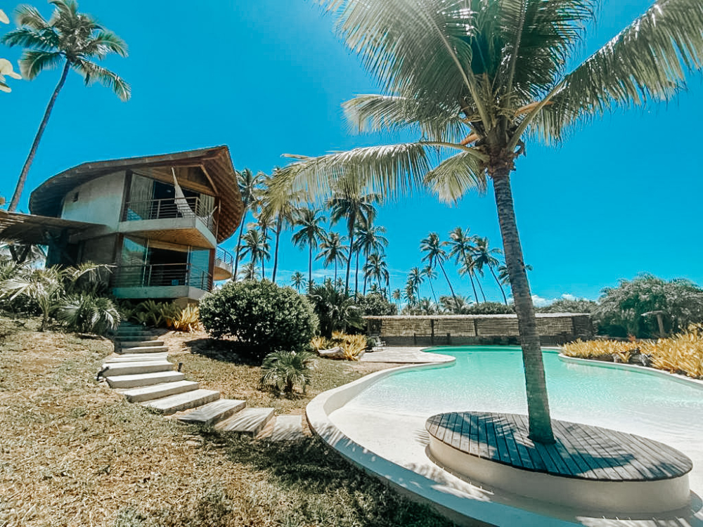 casa-de-ferias-na-bahia-barra-grande-peninsula-de-marau-airbnb-holmy-alugue-temporada1-e1696343040318.jpg