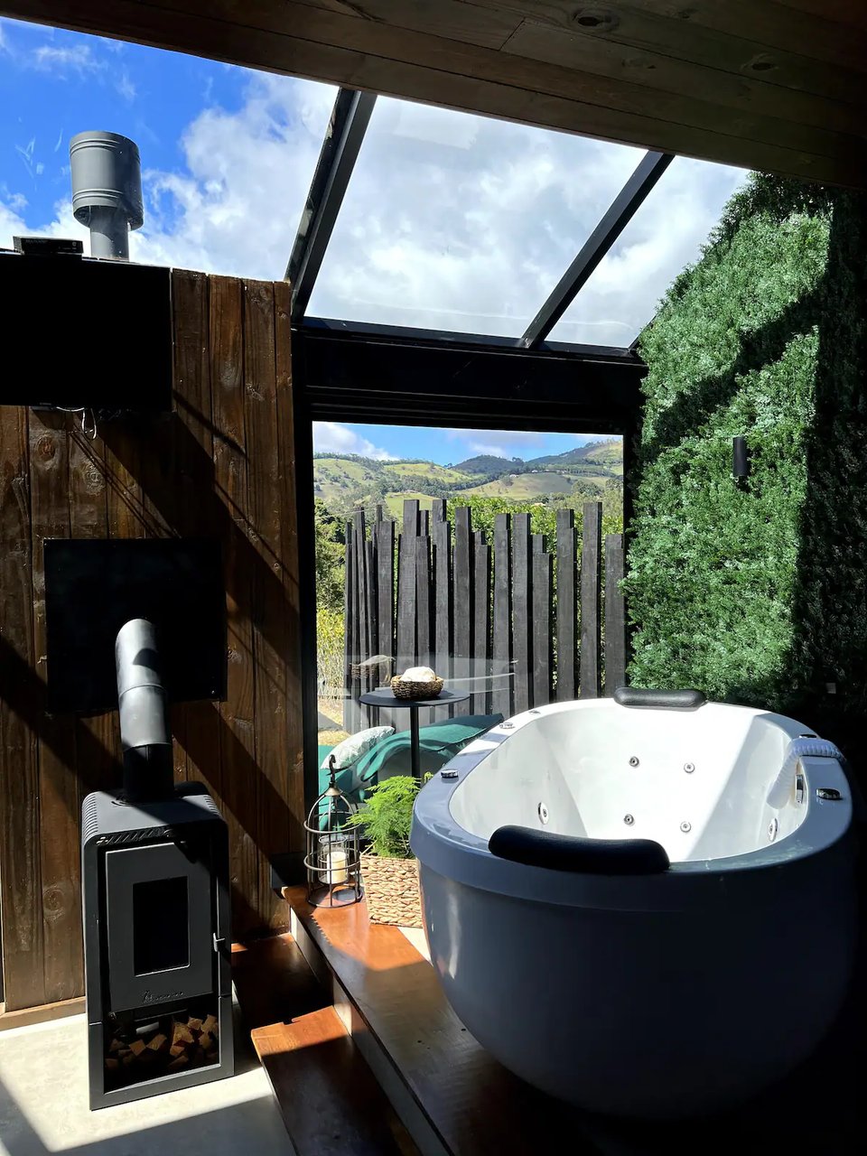 invisible-cabin-em-goncalves.webp