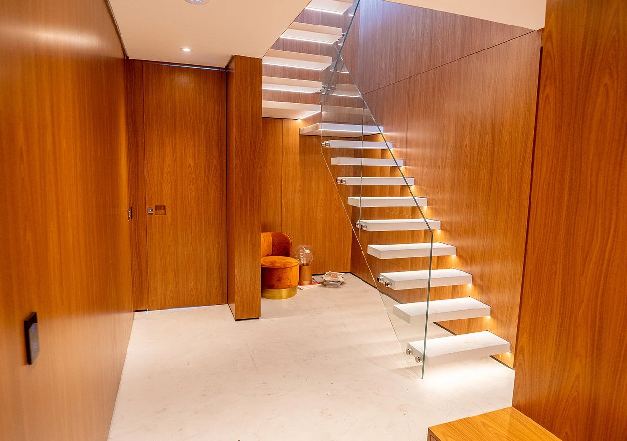 Stairs-_-Enterance-Hall-L-2.webp