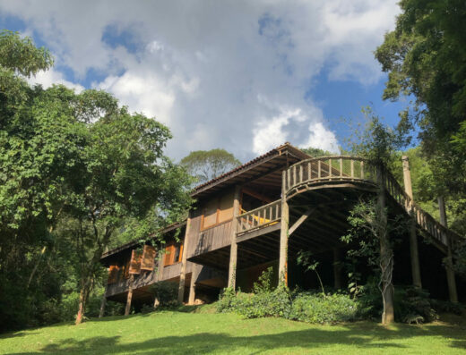 Linda Casa de Madeira na Montanha | Holmy