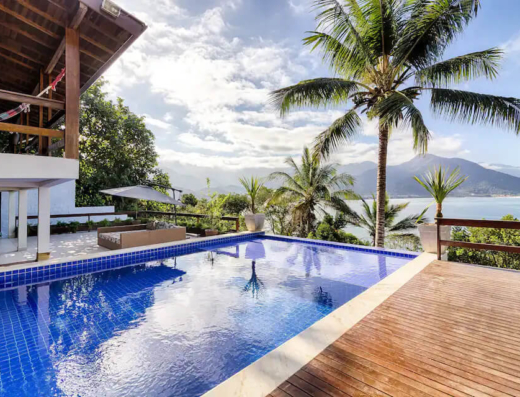 Casa com vista para o mar em Ubatuba | Holmy